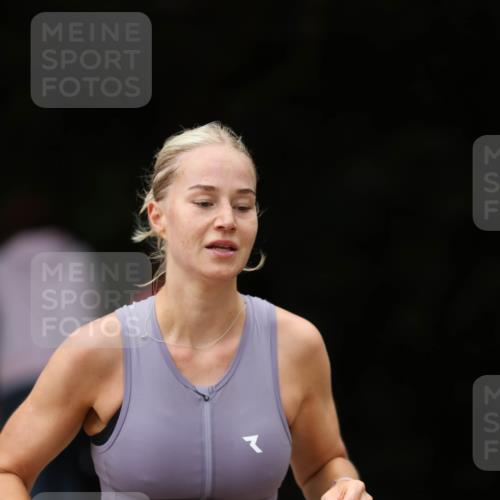 30.08.2026 - Elbe Triathlon Hamburg Antke Förster http://msf.ph/oto/10105114 30.08.2026 12:01:02 Laufen 1560 meine-sportfotos.de