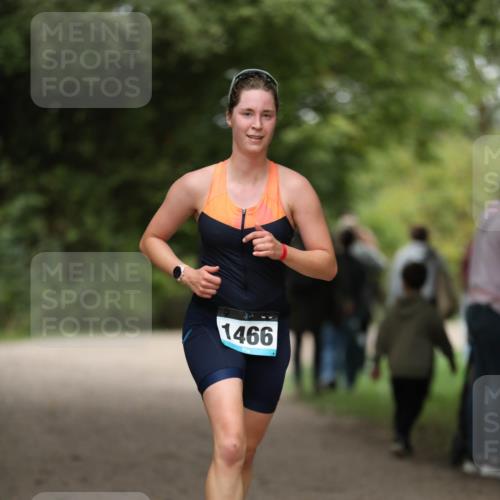 30.08.2026 - Elbe Triathlon Hamburg Antke Förster http://msf.ph/oto/10105116 30.08.2026 12:01:10 Laufen 1466 meine-sportfotos.de
