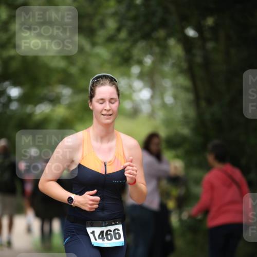 30.08.2026 - Elbe Triathlon Hamburg Antke Förster http://msf.ph/oto/10105118 30.08.2026 12:01:10 Laufen 1466 meine-sportfotos.de