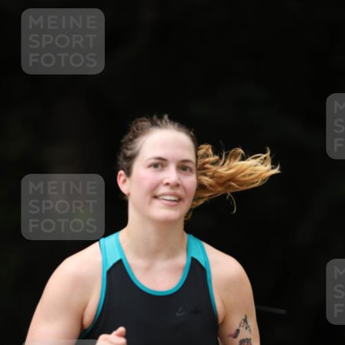 30.08.2026 - Elbe Triathlon Hamburg Antke Förster http://msf.ph/oto/10105138 30.08.2026 12:01:17 Laufen 1503 meine-sportfotos.de