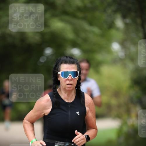 30.08.2026 - Elbe Triathlon Hamburg Antke Förster http://msf.ph/oto/10105146 30.08.2026 12:01:29 Laufen 983 meine-sportfotos.de