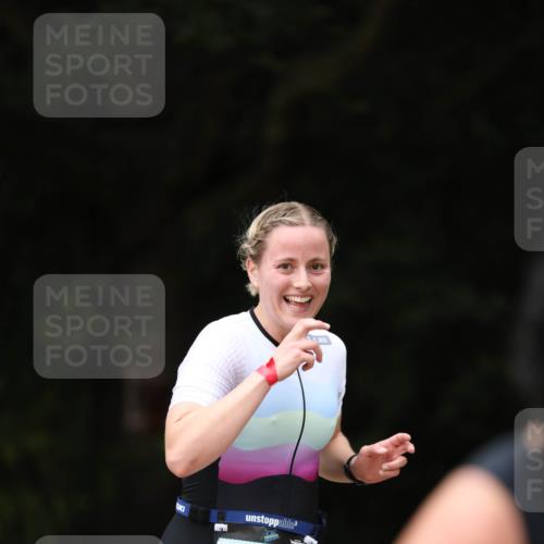 30.08.2026 - Elbe Triathlon Hamburg Antke Förster http://msf.ph/oto/10105150 30.08.2026 12:01:31 Laufen 1522 meine-sportfotos.de