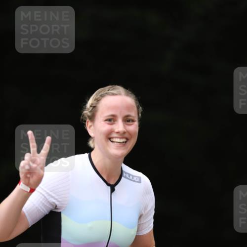 30.08.2026 - Elbe Triathlon Hamburg Antke Förster http://msf.ph/oto/10105154 30.08.2026 12:01:32 Laufen 522 meine-sportfotos.de