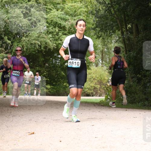 30.08.2026 - Elbe Triathlon Hamburg Antke Förster http://msf.ph/oto/10105159 30.08.2026 12:04:50 Laufen 923, 1550, 1610 meine-sportfotos.de