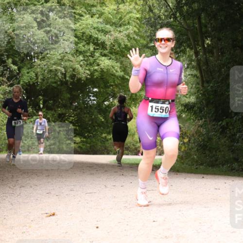 30.08.2026 - Elbe Triathlon Hamburg Antke Förster http://msf.ph/oto/10105167 30.08.2026 12:04:52 Laufen 923, 1550 meine-sportfotos.de
