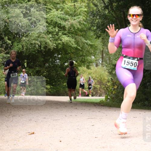30.08.2026 - Elbe Triathlon Hamburg Antke Förster http://msf.ph/oto/10105169 30.08.2026 12:04:53 Laufen 923, 1550 meine-sportfotos.de