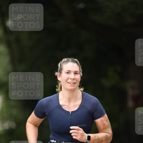 30.08.2026 - Elbe Triathlon Hamburg Antke Förster http://msf.ph/oto/10105170 30.08.2026 12:01:42 Laufen 931 meine-sportfotos.de