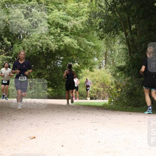 30.08.2026 - Elbe Triathlon Hamburg Antke Förster http://msf.ph/oto/10105173 30.08.2026 12:04:53 Laufen 1095, 923 meine-sportfotos.de