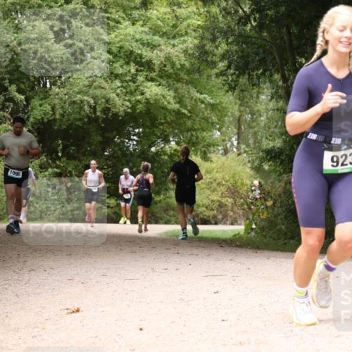 30.08.2026 - Elbe Triathlon Hamburg Antke Förster http://msf.ph/oto/10105181 30.08.2026 12:04:57 Laufen 1095, 923 meine-sportfotos.de
