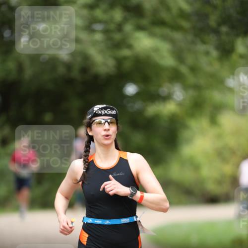 30.08.2026 - Elbe Triathlon Hamburg Antke Förster http://msf.ph/oto/10105190 30.08.2026 12:01:49 Laufen  meine-sportfotos.de