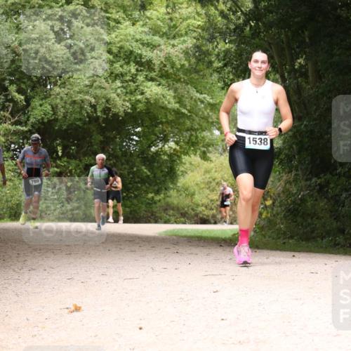 30.08.2026 - Elbe Triathlon Hamburg Antke Förster http://msf.ph/oto/10105201 30.08.2026 12:05:06 Laufen 803, 789, 1538 meine-sportfotos.de