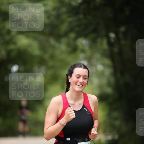 30.08.2026 - Elbe Triathlon Hamburg Antke Förster http://msf.ph/oto/10105204 30.08.2026 12:01:58 Laufen 2, 16 meine-sportfotos.de