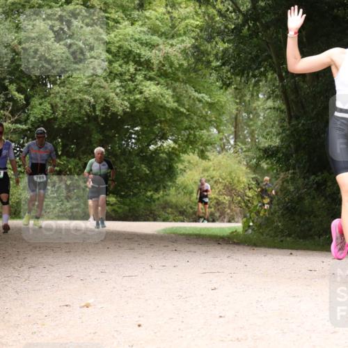 30.08.2026 - Elbe Triathlon Hamburg Antke Förster http://msf.ph/oto/10105205 30.08.2026 12:05:07 Laufen 803, 789, 1538 meine-sportfotos.de