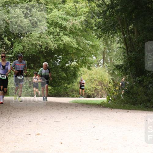 30.08.2026 - Elbe Triathlon Hamburg Antke Förster http://msf.ph/oto/10105209 30.08.2026 12:05:08 Laufen 803, 789 meine-sportfotos.de