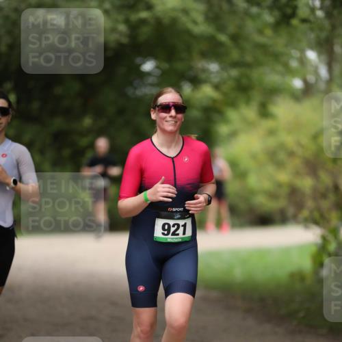 30.08.2026 - Elbe Triathlon Hamburg Antke Förster http://msf.ph/oto/10105210 30.08.2026 12:01:59 Laufen 921 meine-sportfotos.de
