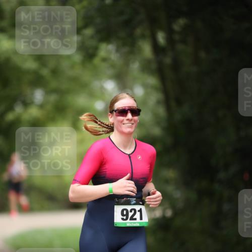 30.08.2026 - Elbe Triathlon Hamburg Antke Förster http://msf.ph/oto/10105214 30.08.2026 12:02:00 Laufen 921 meine-sportfotos.de