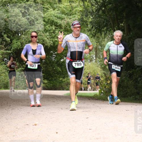 30.08.2026 - Elbe Triathlon Hamburg Antke Förster http://msf.ph/oto/10105219 30.08.2026 12:05:13 Laufen 840, 803, 789, 1366 meine-sportfotos.de