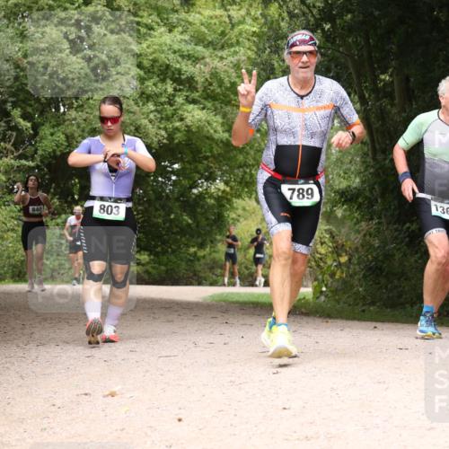 30.08.2026 - Elbe Triathlon Hamburg Antke Förster http://msf.ph/oto/10105221 30.08.2026 12:05:14 Laufen 840, 803, 789, 1366 meine-sportfotos.de
