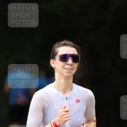 30.08.2026 - Elbe Triathlon Hamburg Antke Förster http://msf.ph/oto/10105224 30.08.2026 12:02:03 Laufen  meine-sportfotos.de