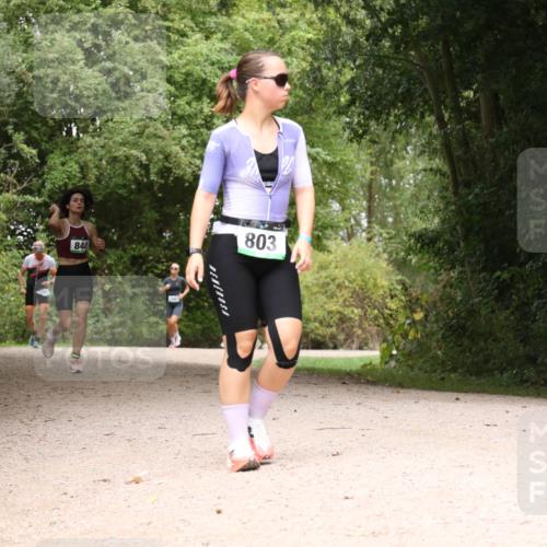 30.08.2026 - Elbe Triathlon Hamburg Antke Förster http://msf.ph/oto/10105227 30.08.2026 12:05:16 Laufen 803, 840 meine-sportfotos.de