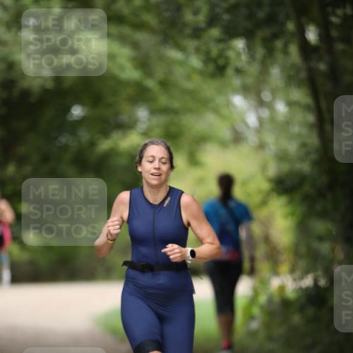 30.08.2026 - Elbe Triathlon Hamburg Antke Förster http://msf.ph/oto/10105234 30.08.2026 12:02:09 Laufen  meine-sportfotos.de