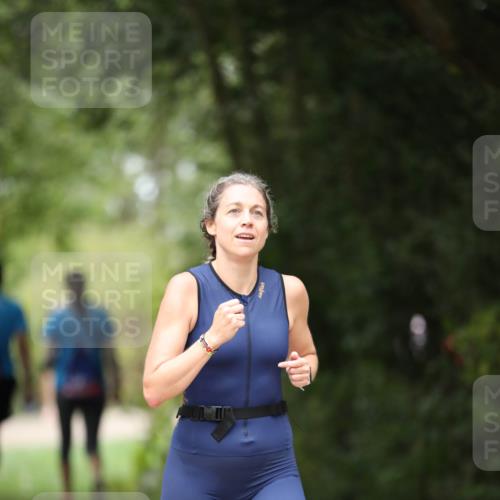 30.08.2026 - Elbe Triathlon Hamburg Antke Förster http://msf.ph/oto/10105236 30.08.2026 12:02:09 Laufen  meine-sportfotos.de