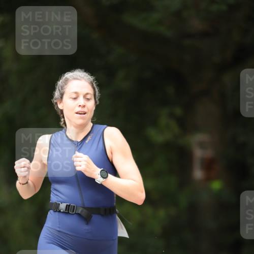 30.08.2026 - Elbe Triathlon Hamburg Antke Förster http://msf.ph/oto/10105238 30.08.2026 12:02:10 Laufen  meine-sportfotos.de
