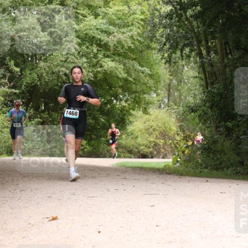 30.08.2026 - Elbe Triathlon Hamburg Antke Förster http://msf.ph/oto/10105259 30.08.2026 12:06:03 Laufen 915, 1468 meine-sportfotos.de
