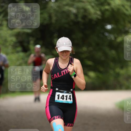 30.08.2026 - Elbe Triathlon Hamburg Antke Förster http://msf.ph/oto/10105260 30.08.2026 12:02:22 Laufen 1414 meine-sportfotos.de