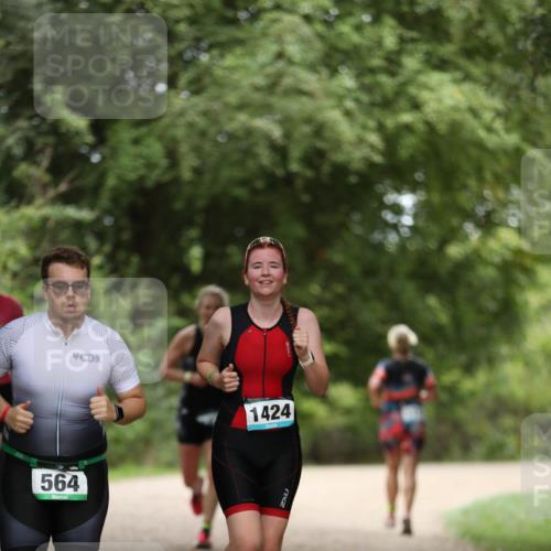 30.08.2026 - Elbe Triathlon Hamburg Antke Förster http://msf.ph/oto/10105270 30.08.2026 12:02:27 Laufen 564, 1424 meine-sportfotos.de