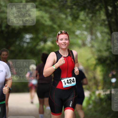 30.08.2026 - Elbe Triathlon Hamburg Antke Förster http://msf.ph/oto/10105274 30.08.2026 12:02:29 Laufen 2, 1424 meine-sportfotos.de