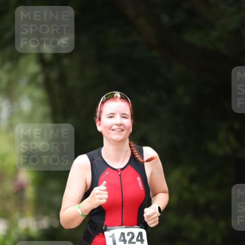 30.08.2026 - Elbe Triathlon Hamburg Antke Förster http://msf.ph/oto/10105278 30.08.2026 12:02:31 Laufen 1424 meine-sportfotos.de