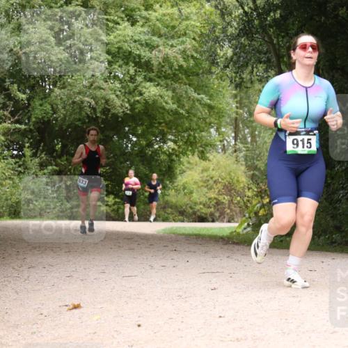 30.08.2026 - Elbe Triathlon Hamburg Antke Förster http://msf.ph/oto/10105279 30.08.2026 12:06:10 Laufen 633, 915 meine-sportfotos.de