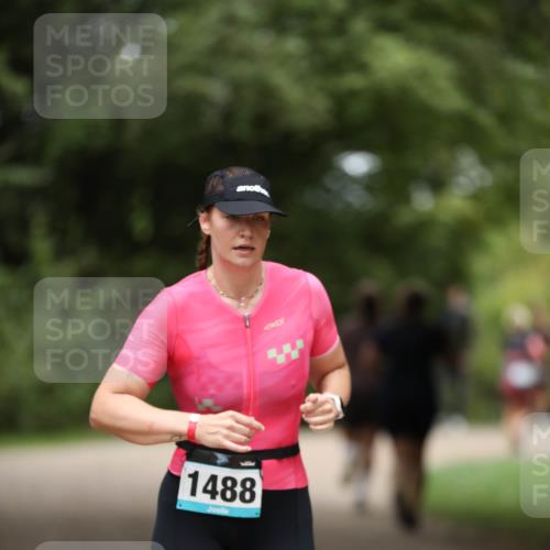30.08.2026 - Elbe Triathlon Hamburg Antke Förster http://msf.ph/oto/10105282 30.08.2026 12:02:33 Laufen 1488 meine-sportfotos.de