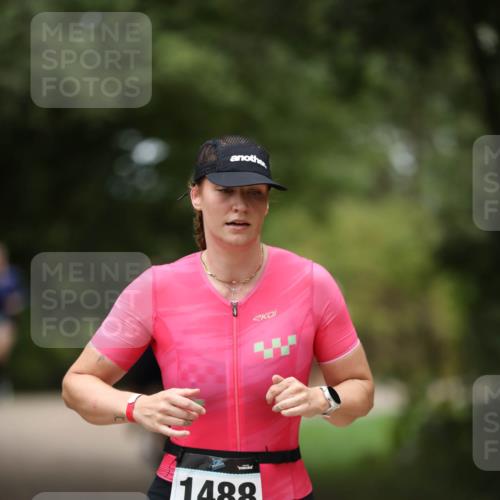30.08.2026 - Elbe Triathlon Hamburg Antke Förster http://msf.ph/oto/10105284 30.08.2026 12:02:33 Laufen 1488 meine-sportfotos.de
