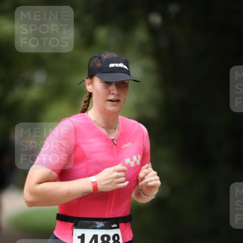 30.08.2026 - Elbe Triathlon Hamburg Antke Förster http://msf.ph/oto/10105286 30.08.2026 12:02:34 Laufen 1488 meine-sportfotos.de