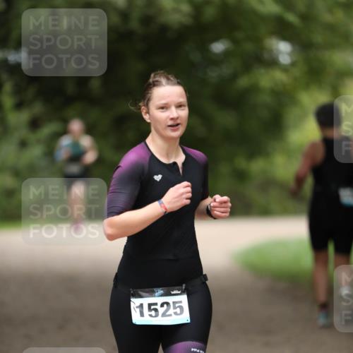 30.08.2026 - Elbe Triathlon Hamburg Antke Förster http://msf.ph/oto/10105302 30.08.2026 12:02:48 Laufen 1525 meine-sportfotos.de