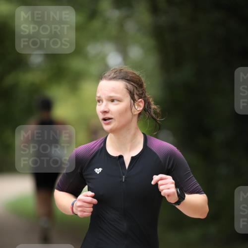 30.08.2026 - Elbe Triathlon Hamburg Antke Förster http://msf.ph/oto/10105306 30.08.2026 12:02:49 Laufen 525 meine-sportfotos.de