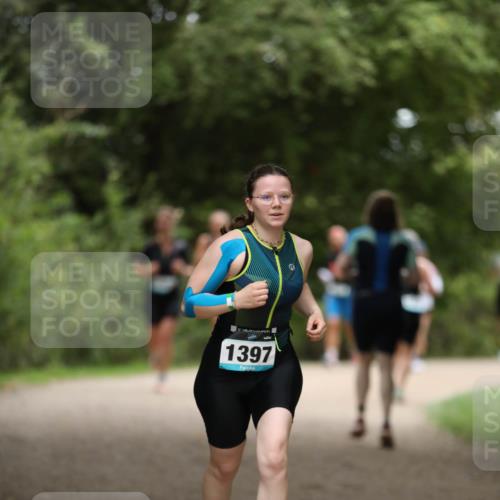 30.08.2026 - Elbe Triathlon Hamburg Antke Förster http://msf.ph/oto/10105312 30.08.2026 12:02:56 Laufen 1397 meine-sportfotos.de