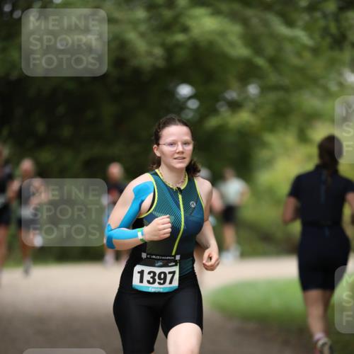 30.08.2026 - Elbe Triathlon Hamburg Antke Förster http://msf.ph/oto/10105314 30.08.2026 12:02:57 Laufen 1397 meine-sportfotos.de