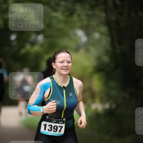 30.08.2026 - Elbe Triathlon Hamburg Antke Förster http://msf.ph/oto/10105316 30.08.2026 12:02:57 Laufen 1397 meine-sportfotos.de