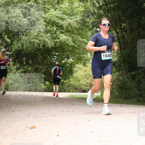 30.08.2026 - Elbe Triathlon Hamburg Antke Förster http://msf.ph/oto/10105341 30.08.2026 12:06:49 Laufen 1561, 1640 meine-sportfotos.de