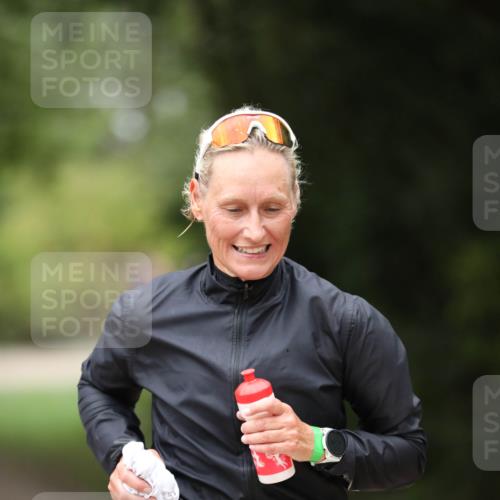 30.08.2026 - Elbe Triathlon Hamburg Antke Förster http://msf.ph/oto/10105350 30.08.2026 12:03:12 Laufen 974 meine-sportfotos.de