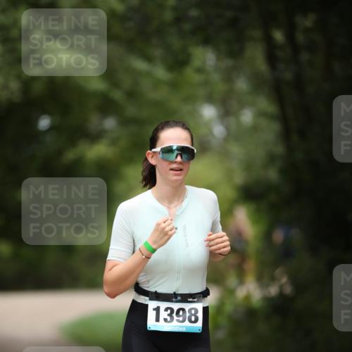 30.08.2026 - Elbe Triathlon Hamburg Antke Förster http://msf.ph/oto/10105352 30.08.2026 12:03:13 Laufen 1398 meine-sportfotos.de