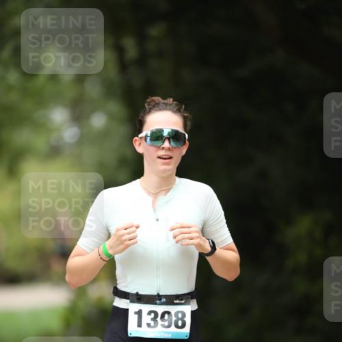 30.08.2026 - Elbe Triathlon Hamburg Antke Förster http://msf.ph/oto/10105354 30.08.2026 12:03:13 Laufen 1398 meine-sportfotos.de