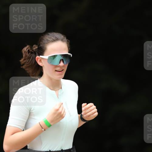 30.08.2026 - Elbe Triathlon Hamburg Antke Förster http://msf.ph/oto/10105358 30.08.2026 12:03:14 Laufen 1398 meine-sportfotos.de