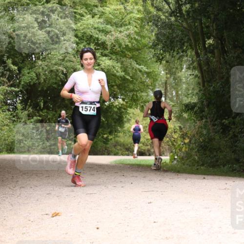 30.08.2026 - Elbe Triathlon Hamburg Antke Förster http://msf.ph/oto/10105371 30.08.2026 12:07:15 Laufen 1574, 15 meine-sportfotos.de