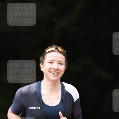 30.08.2026 - Elbe Triathlon Hamburg Antke Förster http://msf.ph/oto/10105372 30.08.2026 12:03:23 Laufen 1415 meine-sportfotos.de