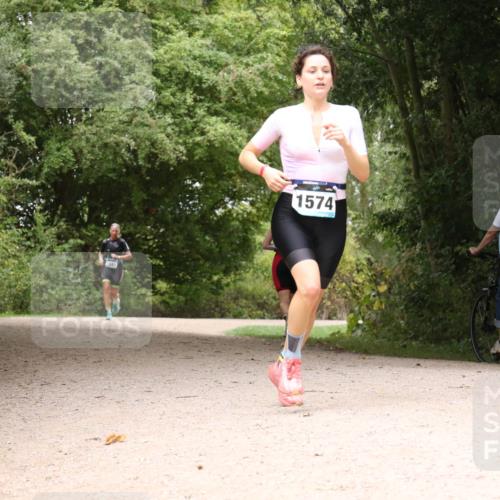 30.08.2026 - Elbe Triathlon Hamburg Antke Förster http://msf.ph/oto/10105375 30.08.2026 12:07:16 Laufen 1574 meine-sportfotos.de