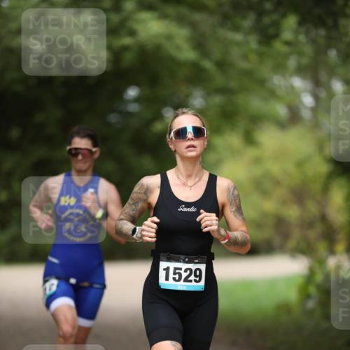 30.08.2026 - Elbe Triathlon Hamburg Antke Förster http://msf.ph/oto/10105378 30.08.2026 12:03:26 Laufen 850, 1529 meine-sportfotos.de